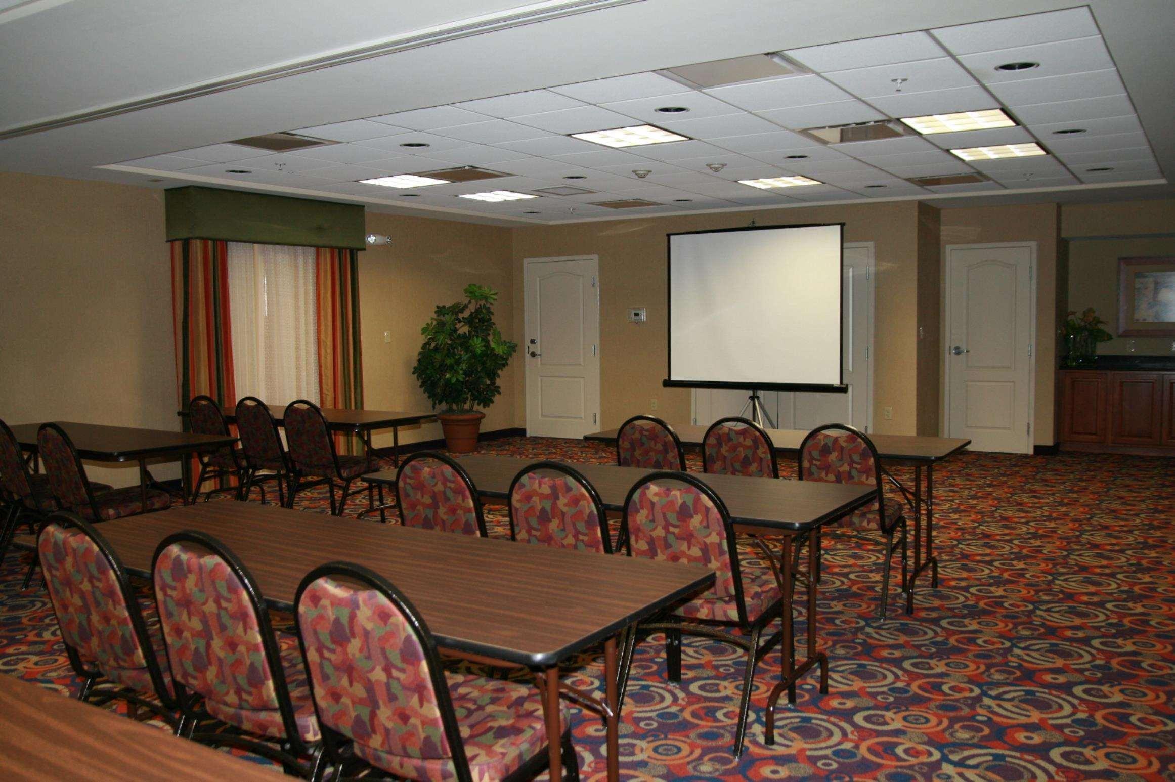 Hampton Inn Macomb Съоръжения снимка