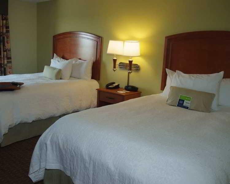 Hampton Inn Macomb Стая снимка